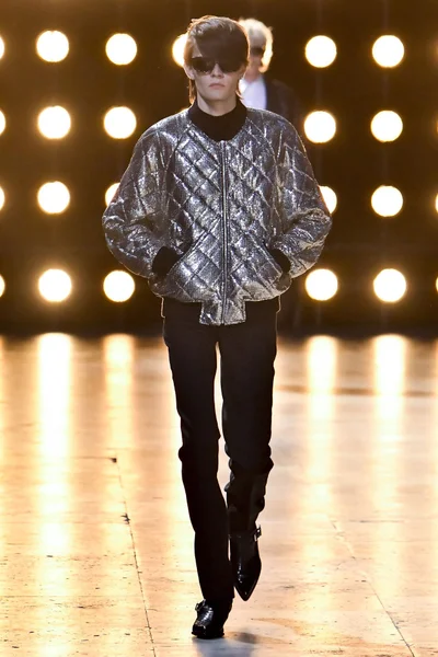 Look 11